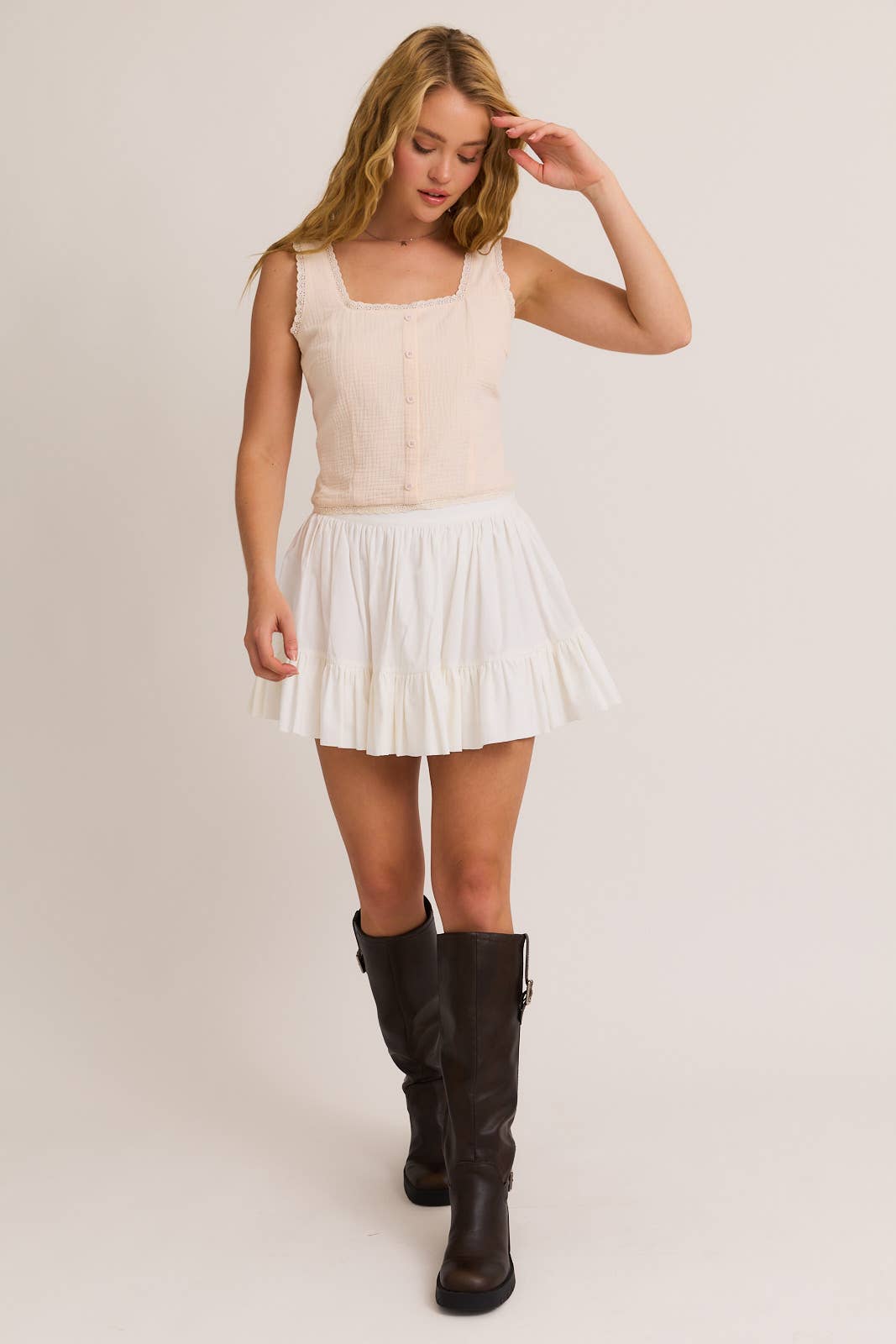 SLEEVELESS SQUARE NECK LACE TRIM DETAIL OPEN BACK TOP