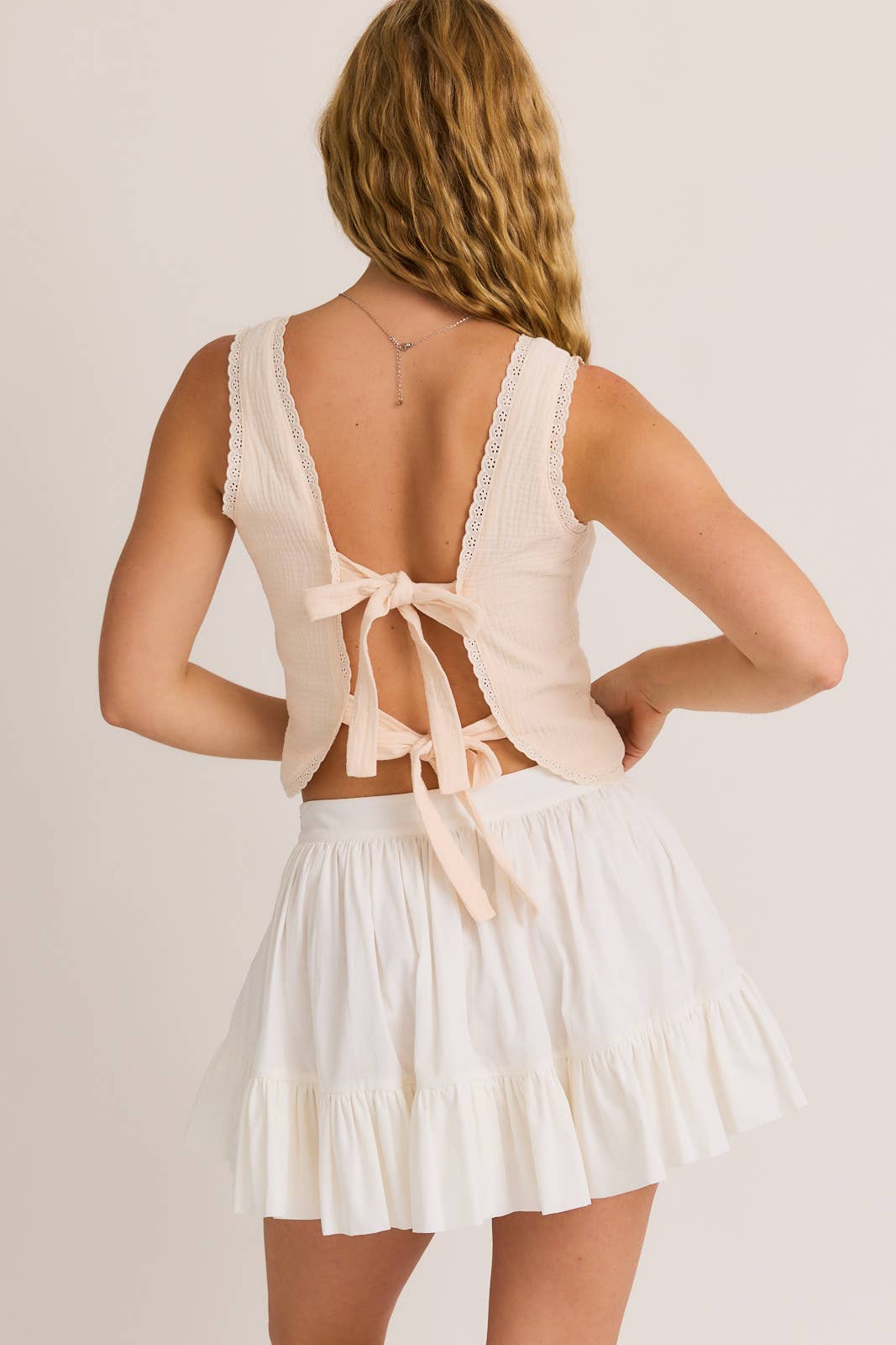 SLEEVELESS SQUARE NECK LACE TRIM DETAIL OPEN BACK TOP